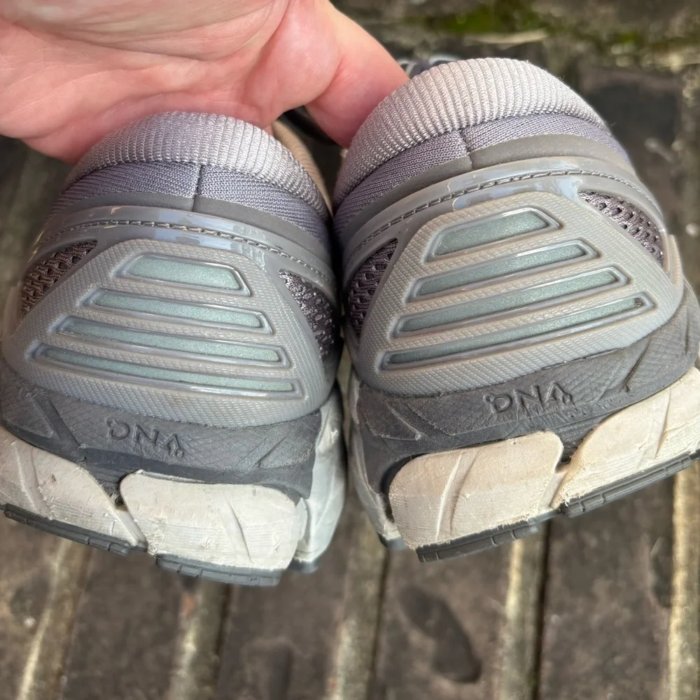 VGUC Brooks Ariel 18 Women's Size 10.5 D Wide Comfort Running Shoes Gray Mint